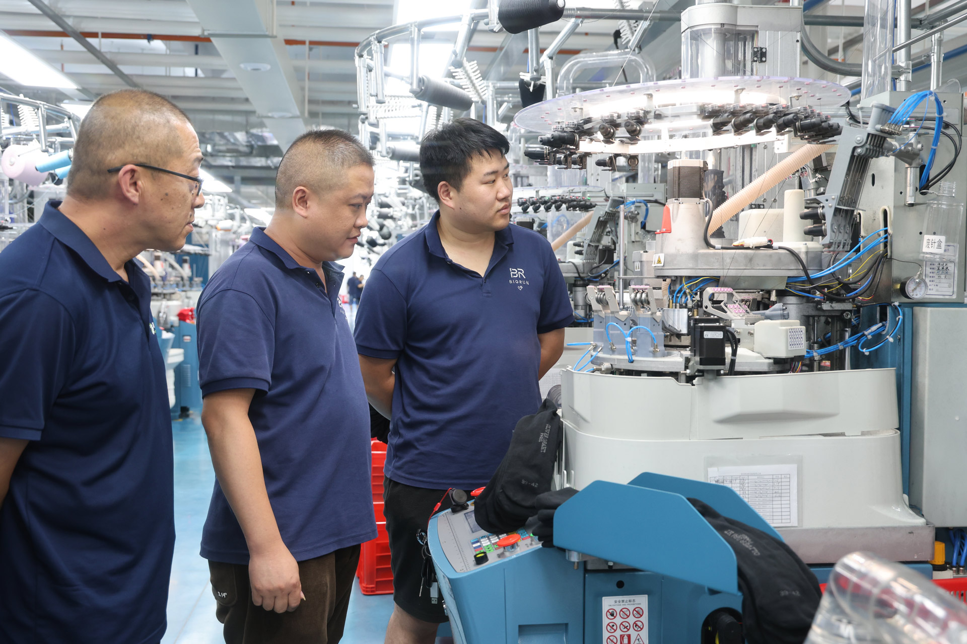 外语学院赴安康柏润智能织造有限公司开展校企合作调研考察