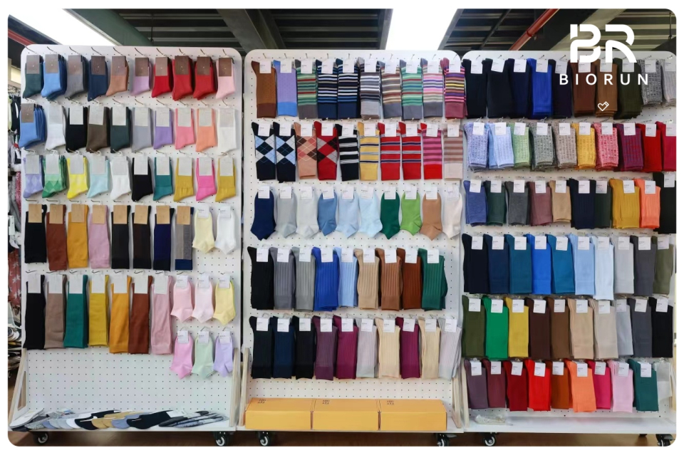 柏润袜子展厅一角